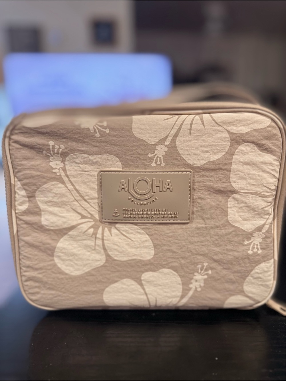 ALOHAS Cream Lunchbox with White Hibiscus Print